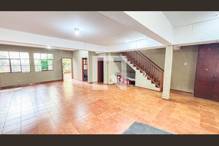 Casa à venda com 297m², 4 quartos e 4 vagas Casa à venda com 297m², 4 quartos e 4 vagasGaragem