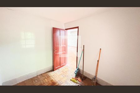 Casa à venda com 297m², 4 quartos e 4 vagas Casa à venda com 297m², 4 quartos e 4 vagasQuarto da Garagem