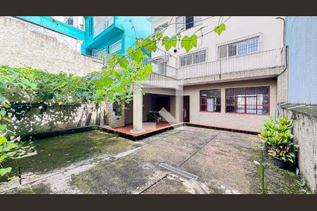 Casa à venda com 297m², 4 quartos e 4 vagas Casa à venda com 297m², 4 quartos e 4 vagasQuintal