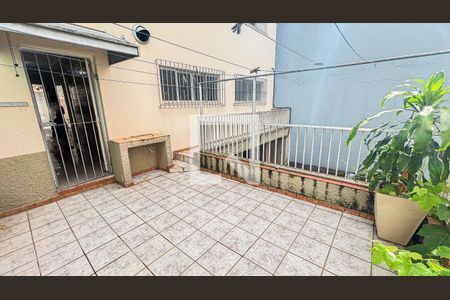 Casa à venda com 297m², 4 quartos e 4 vagas Casa à venda com 297m², 4 quartos e 4 vagasQuintal