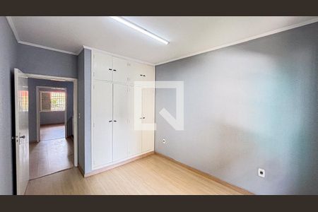 Casa à venda com 297m², 4 quartos e 4 vagas Casa à venda com 297m², 4 quartos e 4 vagasQuarto 1