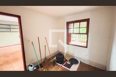 Casa à venda com 297m², 4 quartos e 4 vagas Casa à venda com 297m², 4 quartos e 4 vagasQuarto da Garagem