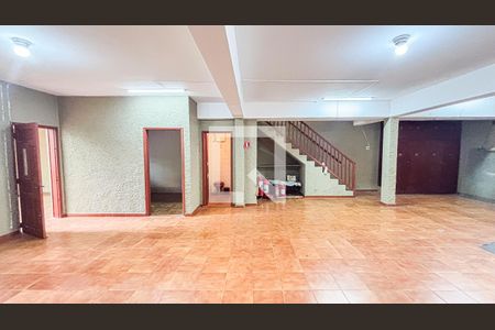 Casa à venda com 297m², 4 quartos e 4 vagas Casa à venda com 297m², 4 quartos e 4 vagasGaragem