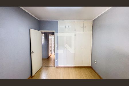 Casa à venda com 297m², 4 quartos e 4 vagas Casa à venda com 297m², 4 quartos e 4 vagasQuarto 3