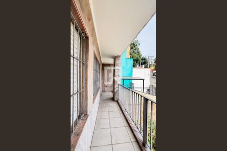 Casa à venda com 297m², 4 quartos e 4 vagas Casa à venda com 297m², 4 quartos e 4 vagasVaranda