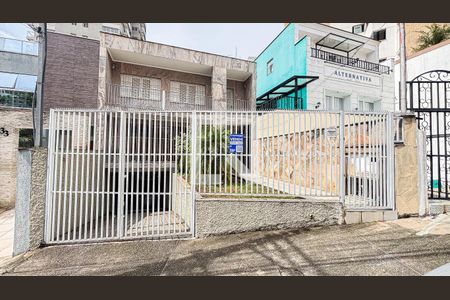 Casa à venda com 297m², 4 quartos e 4 vagas Casa à venda com 297m², 4 quartos e 4 vagasFachada