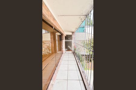 Casa à venda com 297m², 4 quartos e 4 vagas Casa à venda com 297m², 4 quartos e 4 vagasEntrada