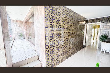 Casa à venda com 297m², 4 quartos e 4 vagas Casa à venda com 297m², 4 quartos e 4 vagasEntrada