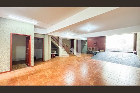 Casa à venda com 297m², 4 quartos e 4 vagas Casa à venda com 297m², 4 quartos e 4 vagasGaragem