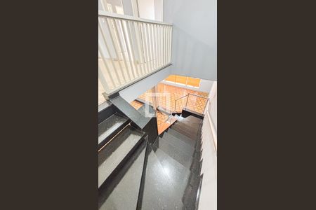 Casa à venda com 297m², 4 quartos e 4 vagas Casa à venda com 297m², 4 quartos e 4 vagasEscada