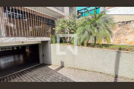 Casa à venda com 297m², 4 quartos e 4 vagas Casa à venda com 297m², 4 quartos e 4 vagasGaragem