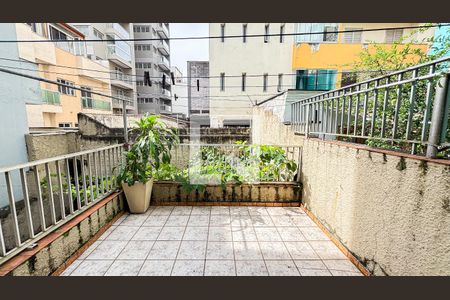 Casa à venda com 297m², 4 quartos e 4 vagas Casa à venda com 297m², 4 quartos e 4 vagasQuintal