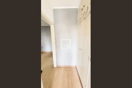 Casa à venda com 297m², 4 quartos e 4 vagas Casa à venda com 297m², 4 quartos e 4 vagasCloset da suíte