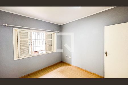 Casa à venda com 297m², 4 quartos e 4 vagas Casa à venda com 297m², 4 quartos e 4 vagasQuarto 3