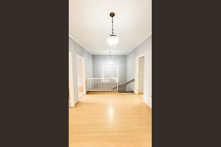 Casa à venda com 297m², 4 quartos e 4 vagas Casa à venda com 297m², 4 quartos e 4 vagasCorredor