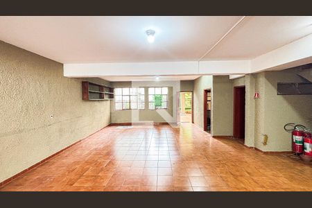 Casa à venda com 297m², 4 quartos e 4 vagas Casa à venda com 297m², 4 quartos e 4 vagasGaragem