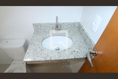 Casa à venda com 75m², 2 quartos e 1 vagaBanheiro 2