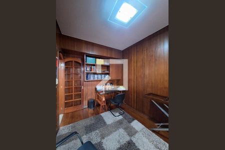 Casa à venda com 207m², 3 quartos e 5 vagasEscritório