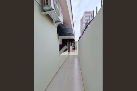 Casa à venda com 207m², 3 quartos e 5 vagasLateral