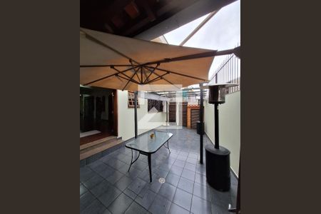 Casa à venda com 207m², 3 quartos e 5 vagasQuintal