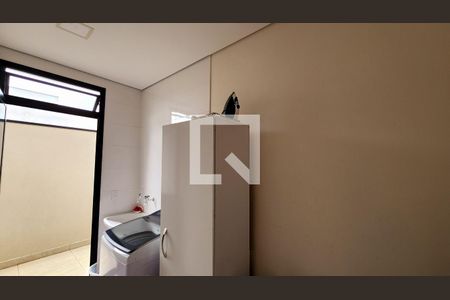 Casa à venda com 250m², 4 quartos e 4 vagasÁrea de Serviço