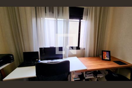 Casa à venda com 250m², 4 quartos e 4 vagasEscritório