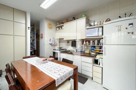 Casa à venda com 200m², 2 quartos e 2 vagasCozinha