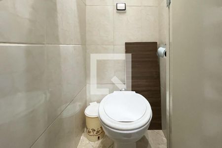 Casa à venda com 200m², 2 quartos e 2 vagasLavabo