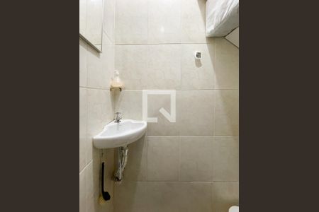 Casa à venda com 200m², 2 quartos e 2 vagasLavabo