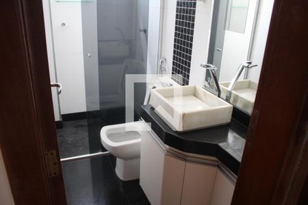 Banheiro da Suíte de apartamento para alugar com 3 quartos, 107m² em Santa Cruz Industrial, Contagem