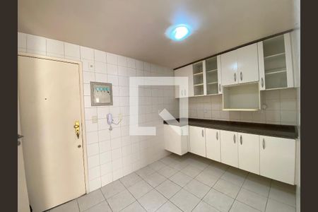 Apartamento à venda com 120m², 4 quartos e 2 vagasCozinha e Área de Serviço