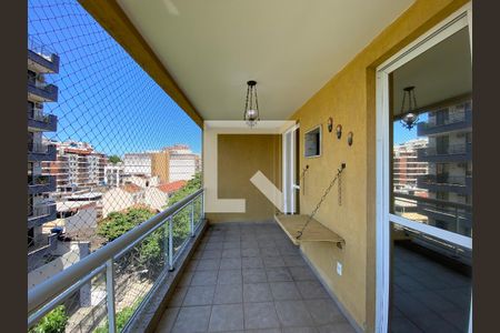 Apartamento à venda com 120m², 4 quartos e 2 vagasVaranda dos quartos 