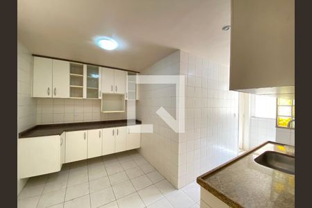 Apartamento à venda com 120m², 4 quartos e 2 vagasCozinha e Área de Serviço