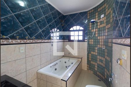 Casa à venda com 275m², 3 quartos e 3 vagasBanheiro 2