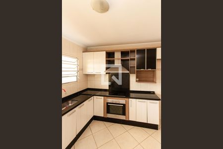 Casa à venda com 168m², 3 quartos e 4 vagas Casa à venda com 168m², 3 quartos e 4 vagasCozinha