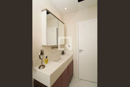 Casa à venda com 198m², 3 quartos e 4 vagasBanheiro Social