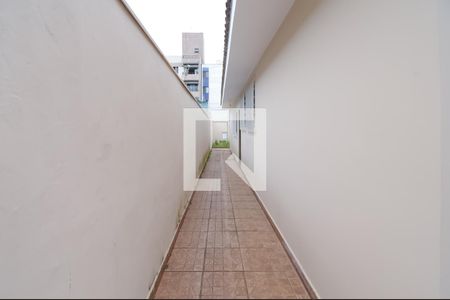 Casa à venda com 177m², 3 quartos e 6 vagasQuintal -  lateral