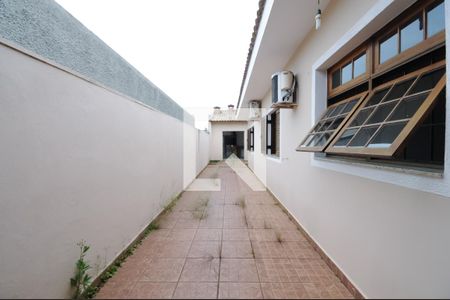 Casa à venda com 177m², 3 quartos e 6 vagasQuintal -  lateral