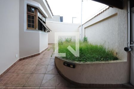 Casa à venda com 177m², 3 quartos e 6 vagasQuintal -  jardim