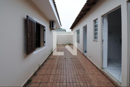 Casa à venda com 177m², 3 quartos e 6 vagasQuintal - fundo