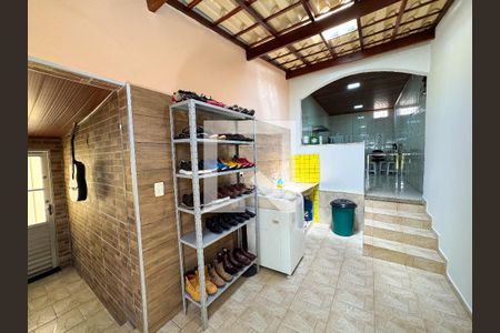 Casa à venda com 180m², 3 quartos e 2 vagasÁrea de Serviço