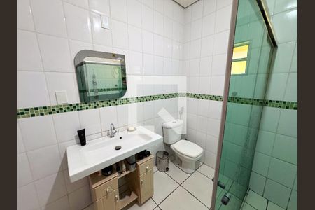 Casa à venda com 180m², 3 quartos e 2 vagasBanheiro