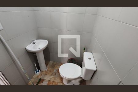 Banheiro de casa à venda com 2 quartos, 81m² em Vila Carmosina, São Paulo