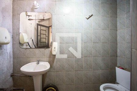 Casa para alugar com 580m², 5 quartos e 6 vagasBanheiro de serviço