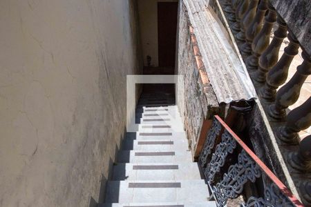 Casa para alugar com 580m², 5 quartos e 6 vagasEscada