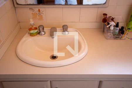 Casa para alugar com 580m², 5 quartos e 6 vagasBanheiro Social