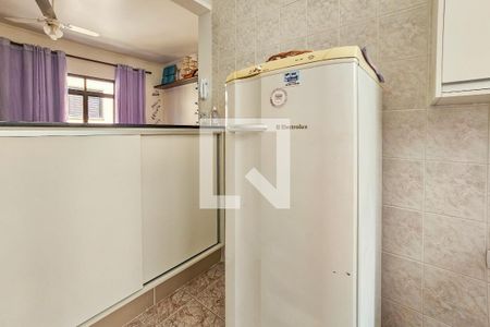 Cozinha de apartamento para alugar com 1 quarto, 42m² em Jardim Virginia, Guarujá