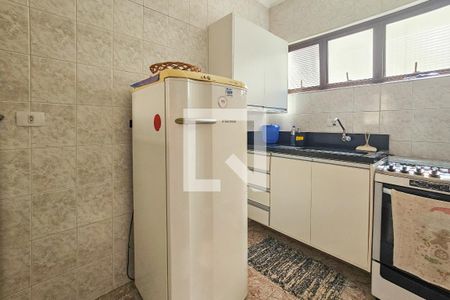 Cozinha de apartamento para alugar com 1 quarto, 42m² em Jardim Virginia, Guarujá