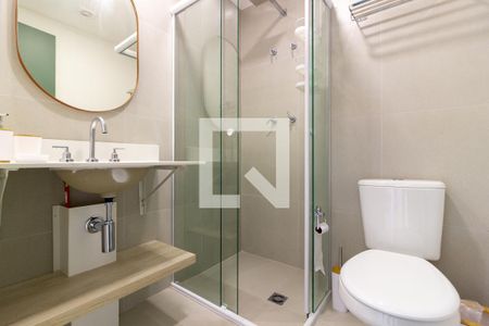 Banheiro de kitnet/studio à venda com 1 quarto, 24m² em Pinheiros, São Paulo