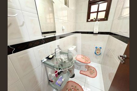 Casa à venda com 154m², 3 quartos e 2 vagas Casa à venda com 154m², 3 quartos e 2 vagasLavabo